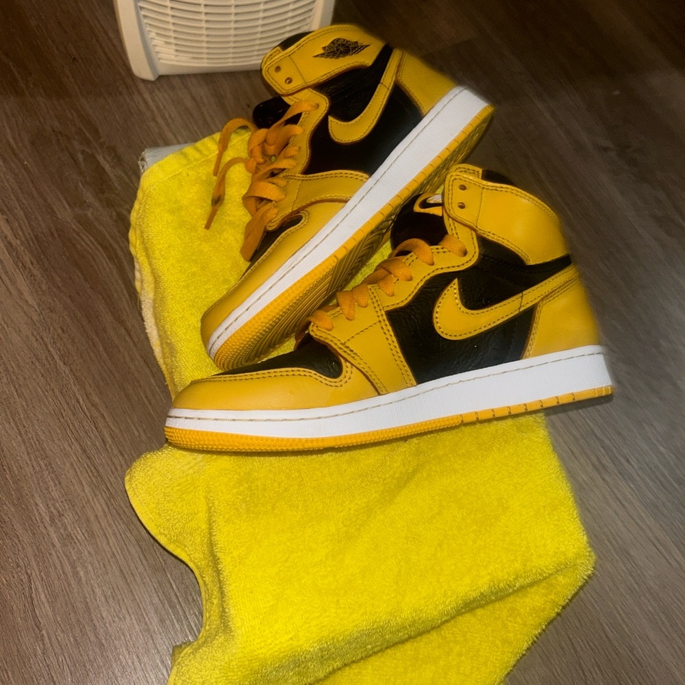 Jordan High OG Pollen Black Yellow Sneakers - Picture 7 of 9